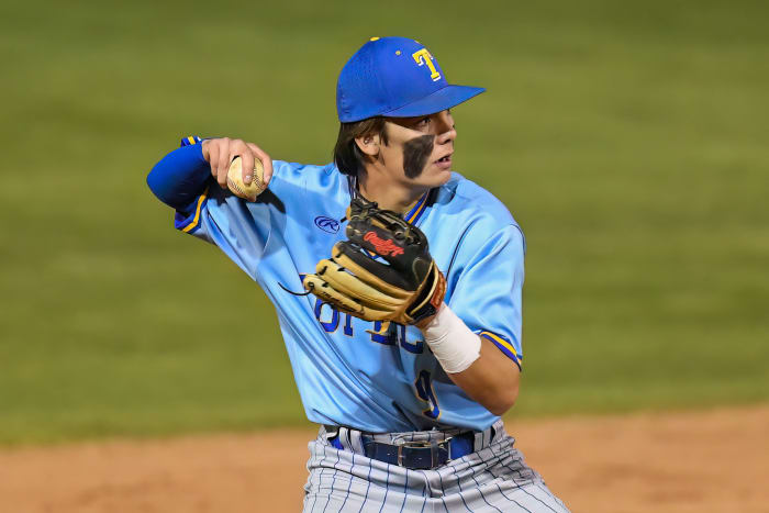 SUN_9191-DeNoiseAI-low-light